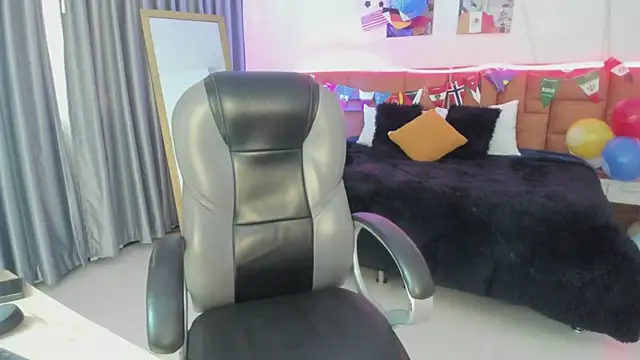 Snapshot of Catti_Brie chatting on July 2026 11:44:02 AM Catti Brie online show from July 2026 11:44:02 AM