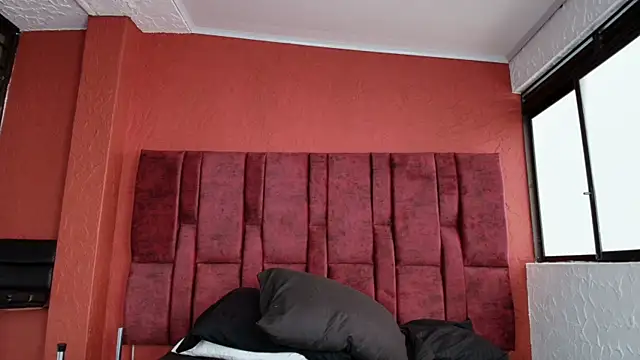 Snapshot of LilithVibe_ chatting on December 2025 01:50:01 PM LilithVibe online show from December 2025 01:50:01 PM