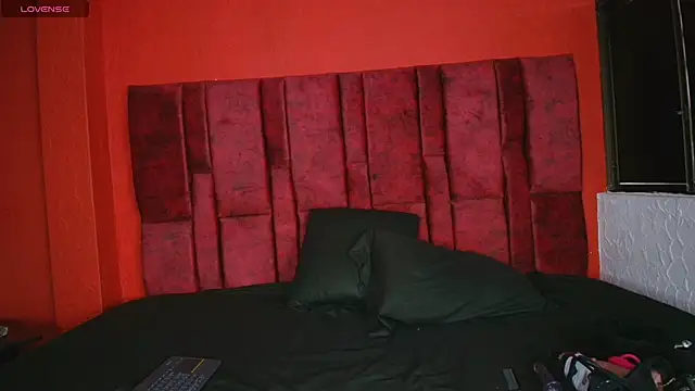 LilithVibe  online show from February 2026 01:00:01 PM