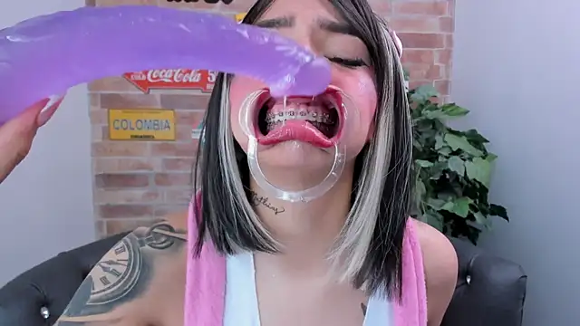 miss   abigail online show from October 2025 09:37:01 PM