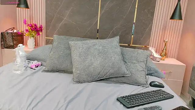 SophiieEvanss online show from December 2025 04:03:01 AM