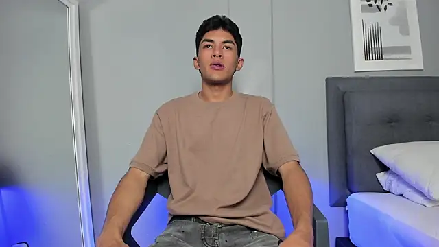 Tylerffoxx online show from November 2025 08:35:02 PM