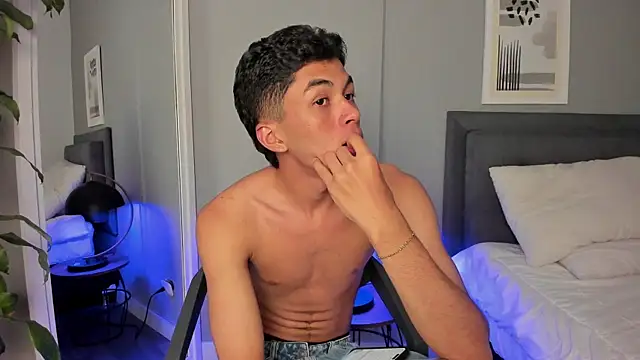 Tylerffoxx online show from October 2025 08:09:02 PM