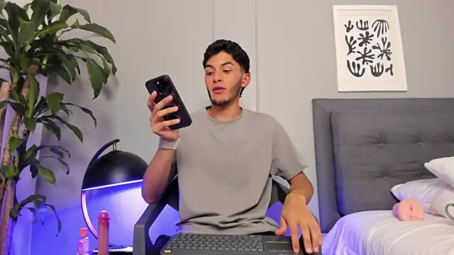 Snapshot of Tylerffoxx chatting on June 2026 08:36:02 PM Tylerffoxx online show from June 2026 08:36:02 PM