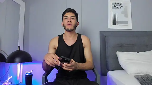 Tylerffoxx online show from March 2026 10:14:01 PM