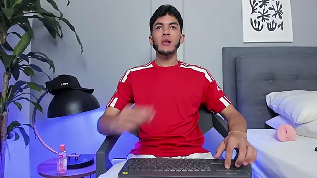 Tylerffoxx online show from May 2026 09:21:01 PM