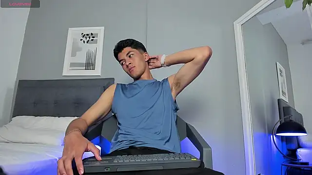 Tylerffoxx online show from September 2025 09:08:02 PM