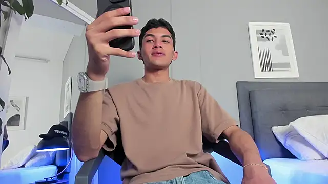 Tylerffoxx online show from October 2025 08:09:02 PM