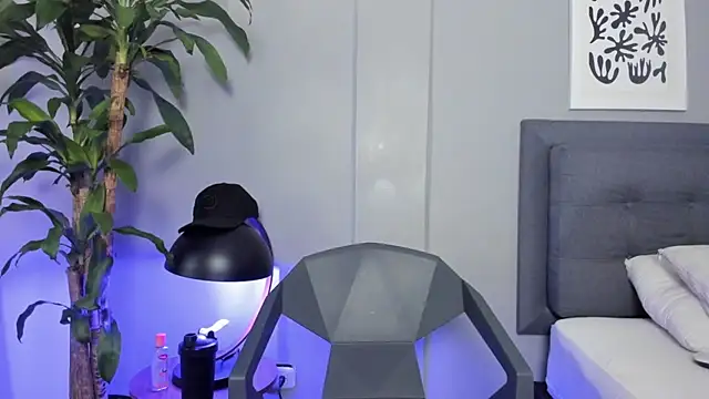 Tylerffoxx online show from April 2026 09:11:02 PM