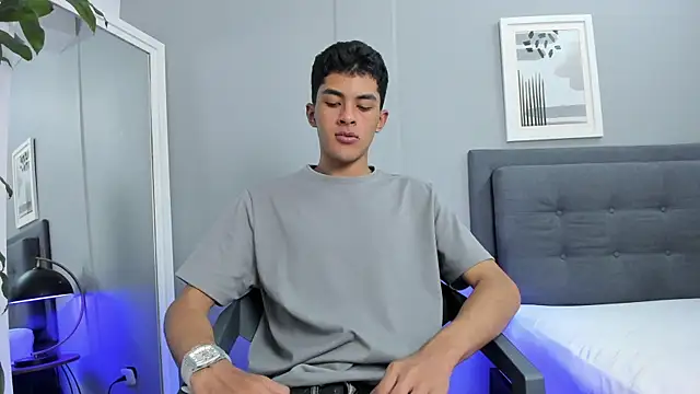 Tylerffoxx online show from October 2025 08:21:01 PM