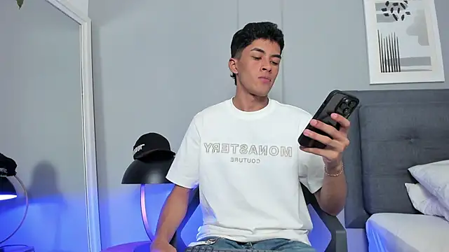 Tylerffoxx online show from November 2025 09:03:02 PM