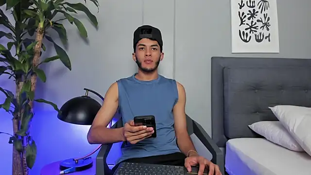 Tylerffoxx online show from April 2026 08:47:02 PM