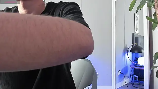 Tylerffoxx online show from September 2025 08:31:01 PM