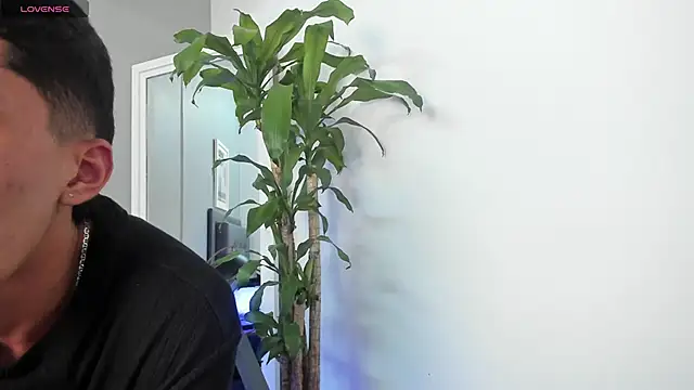 Tylerffoxx online show from September 2025 08:25:02 PM