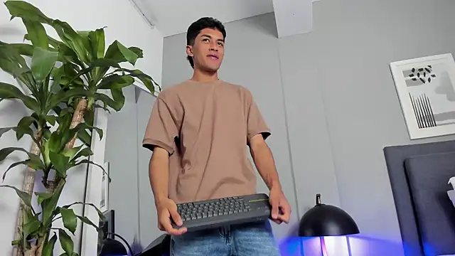 Tylerffoxx online show from October 2025 08:42:01 PM