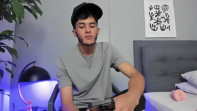 Tylerffoxx online show from May 2026 09:03:02 PM