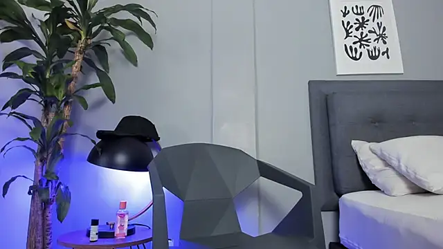 Tylerffoxx online show from April 2026 09:08:01 PM