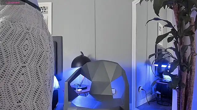 Tylerffoxx online show from September 2025 08:27:02 PM