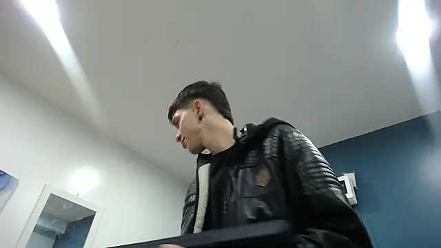 Jheampiiero online show from November 2025 12:38:01 PM