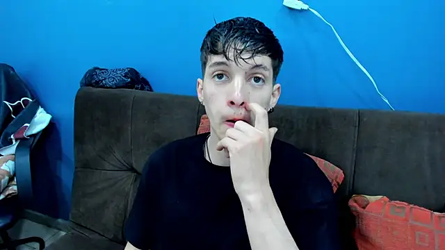 Jheampiiero online show from December 2025 12:48:01 PM