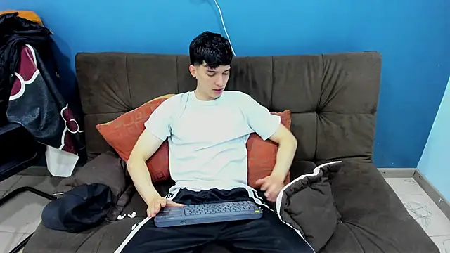 Jheampiiero online show from December 2025 01:44:02 PM