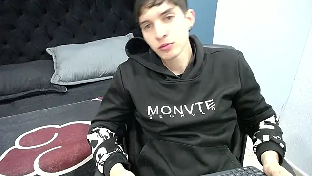 Jheampiiero online show from October 2025 01:54:02 PM