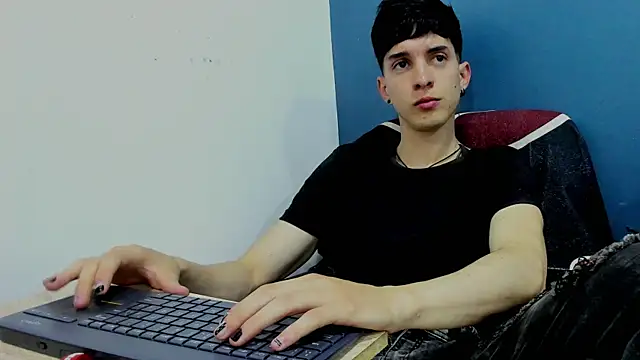 Jheampiiero online show from December 2025 02:10:01 PM