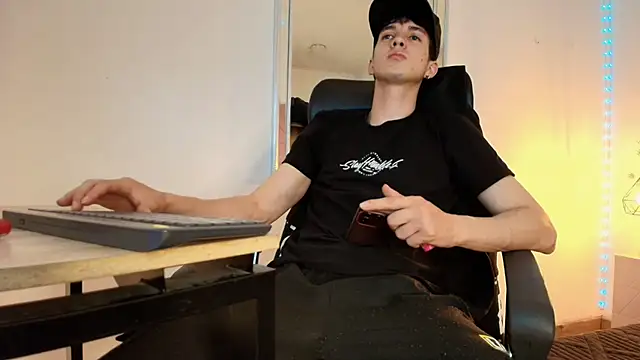 Jheampiiero online show from March 2026 08:59:01 PM