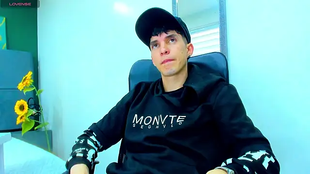 Jheampiiero online show from April 2026 09:05:01 PM