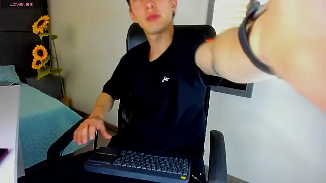 Jheampiiero online show from March 2026 08:33:01 PM