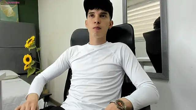 Jheampiiero online show from April 2026 09:19:02 PM