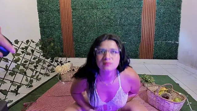 lanarios online show from October 2025 06:04:01 AM