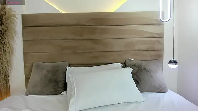 CarolineLee  online show from October 2025 10:46:02 PM