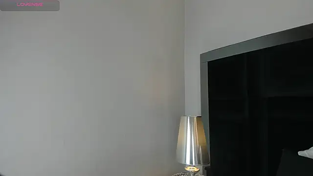 CarolineLee  online show from February 2026 10:42:02 PM