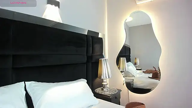 CarolineLee  online show from March 2026 10:37:01 PM