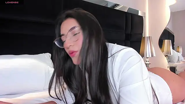 CarolineLee  online show from January 2026 10:41:02 PM