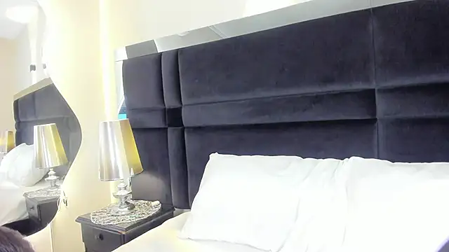 CarolineLee  online show from June 2026 10:37:01 PM
