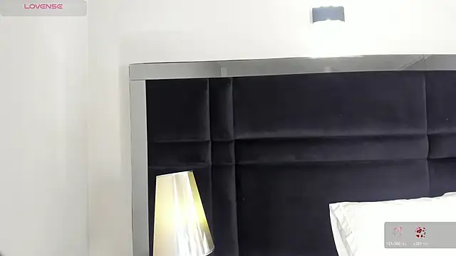 CarolineLee  online show from April 2026 10:36:01 PM