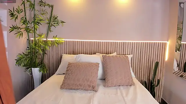 CarolineLee  online show from November 2025 10:58:01 PM