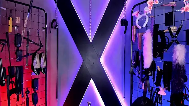 VictoryaLiah BDSM online show from April 2026 11:00:01 AM