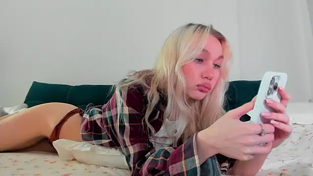 Snapshot of cuteleraay chatting on November 2025 08:12:01 PM cuteleraay online show from November 2025 08:12:01 PM