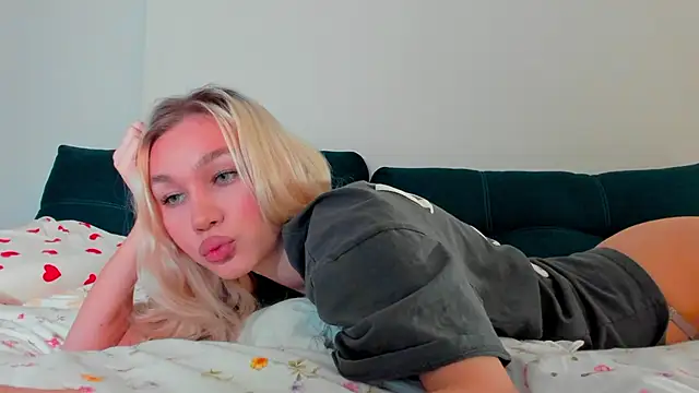 Snapshot of cuteleraay chatting on November 2025 08:20:01 PM cuteleraay online show from November 2025 08:20:01 PM