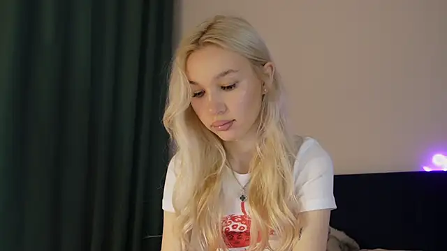 cuteleraay online show from February 2026 07:00:01 PM