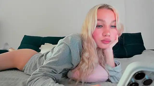 cuteleraay online show from October 2025 08:53:02 PM