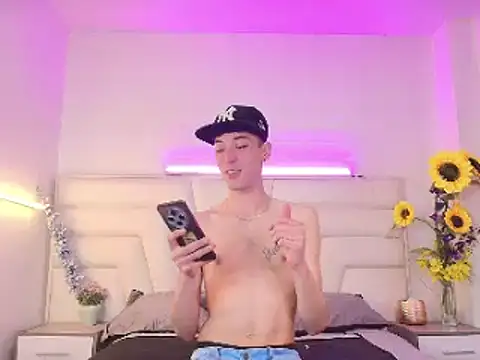 Ashton Myers online show from November 2025 08:12:01 PM