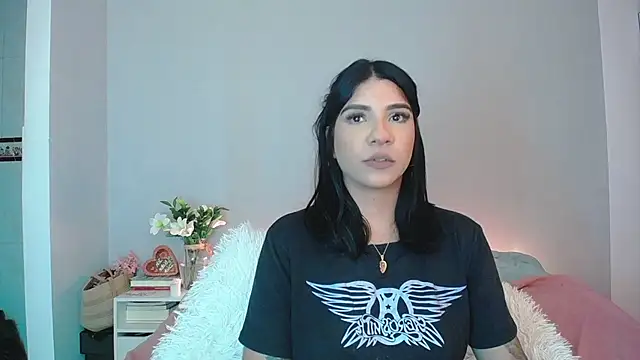 Laura-angeel online show from November 2025 07:03:01 PM