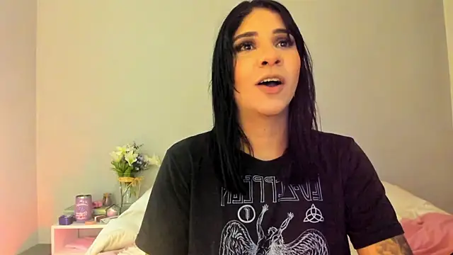 Laura-angeel online show from December 2025 05:27:02 PM