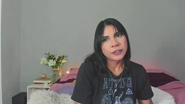 Laura-angeel online show from November 2025 07:58:01 PM