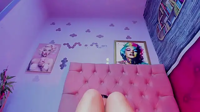 Megan Luxe online show from November 2025 08:37:01 AM