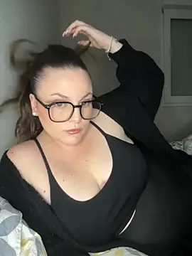 Snapshot of whitequeen_xxx chatting on October 2025 08:43:01 PM whitequeen xxx online show from October 2025 08:43:01 PM